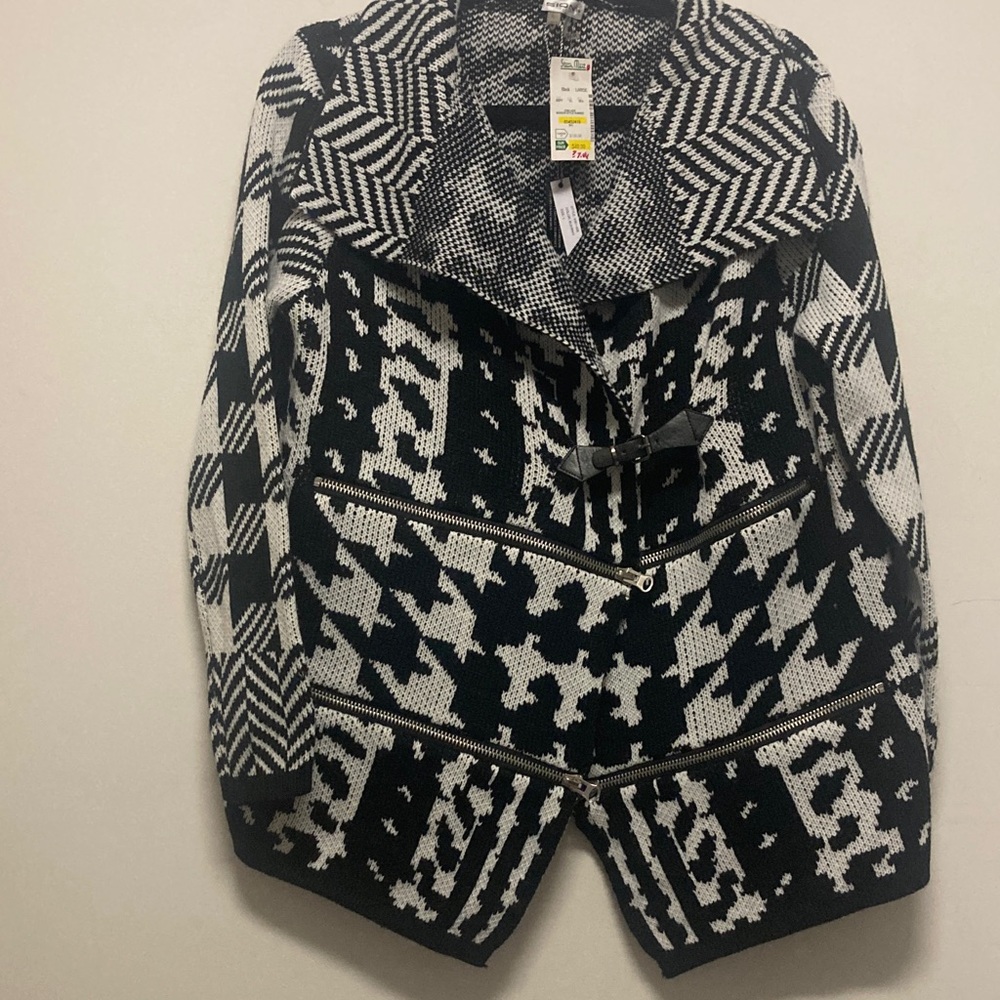 SIONNI/Black and White Patterned sweater
